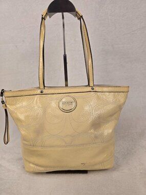 Vintage Y2K Coach Cream Yellow Signature Embossed Patent Leather Tote Shoulder B